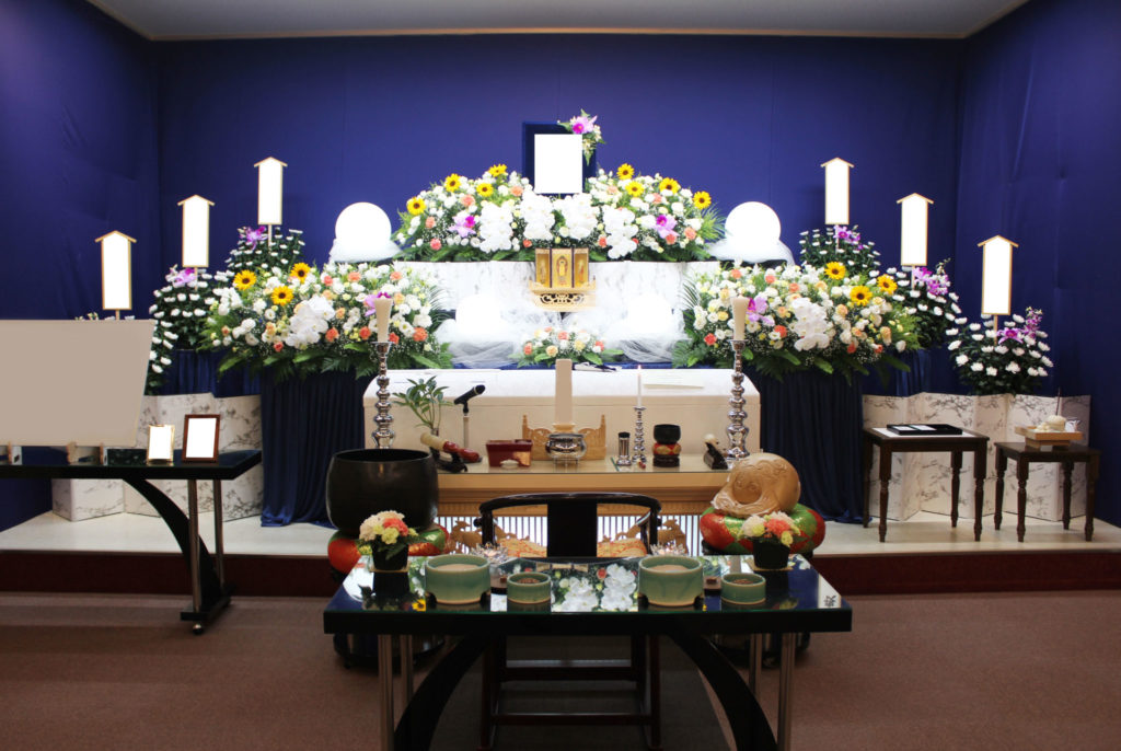 綺麗なお花をたくさんお棺に手向けた家族葬