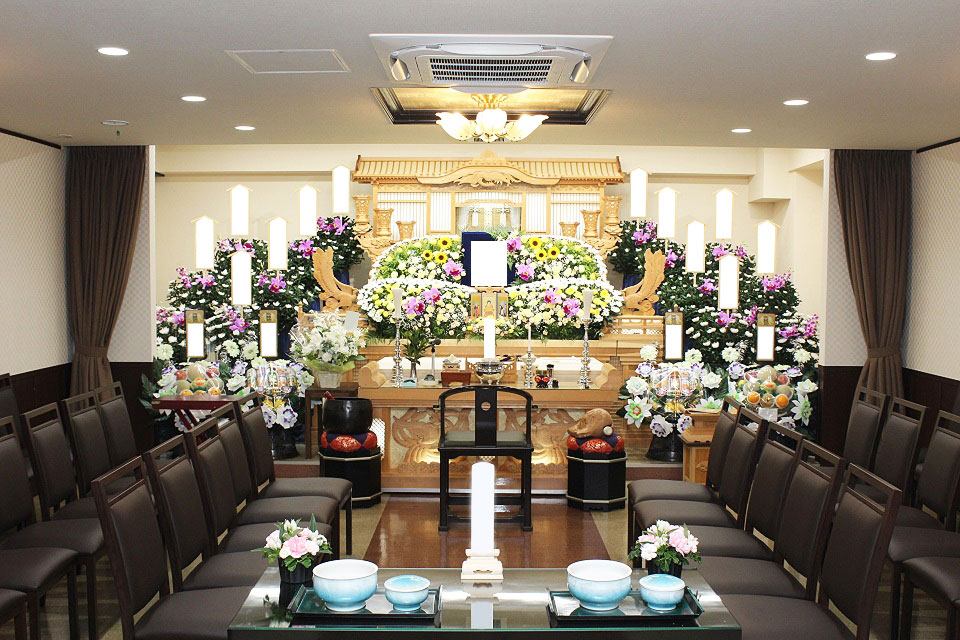 故人様の思い出の写真ボードを飾った一般葬 横浜の葬儀 葬式 家族葬なら横浜セレモ株式会社