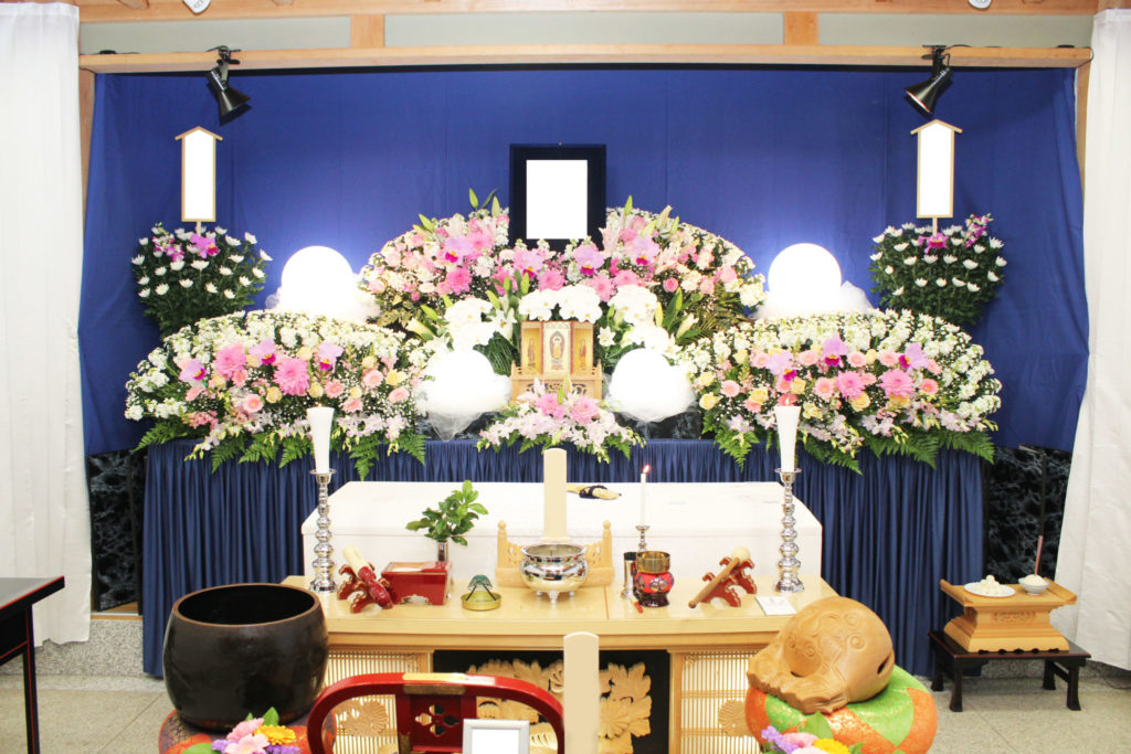 磯子区寺院にてお花の祭壇で送った家族葬