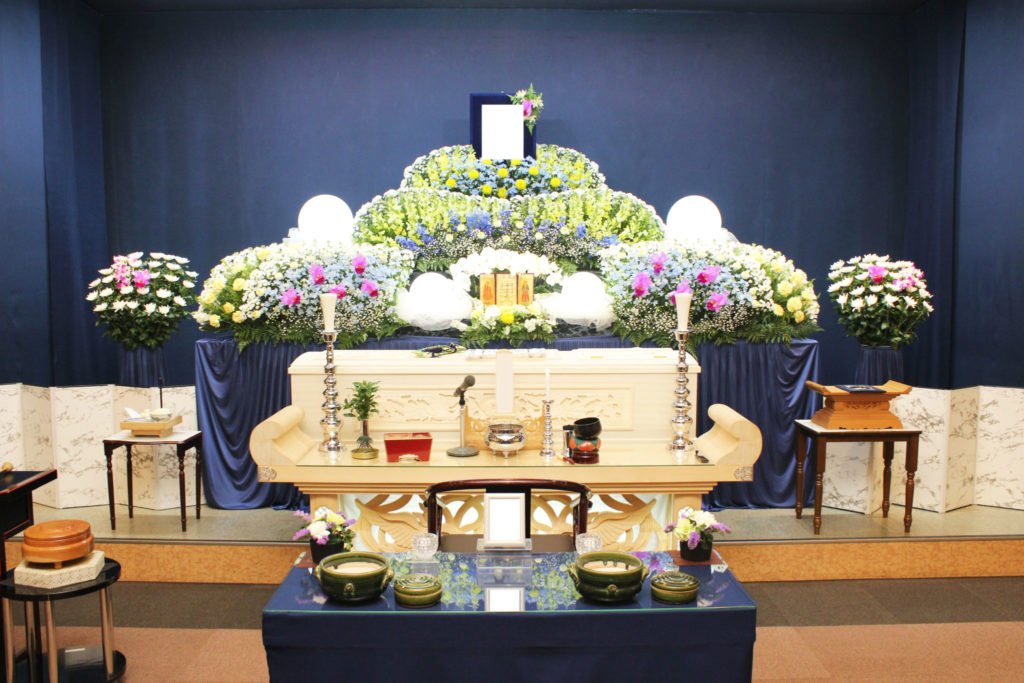 きれいな生花祭壇で送った家族葬