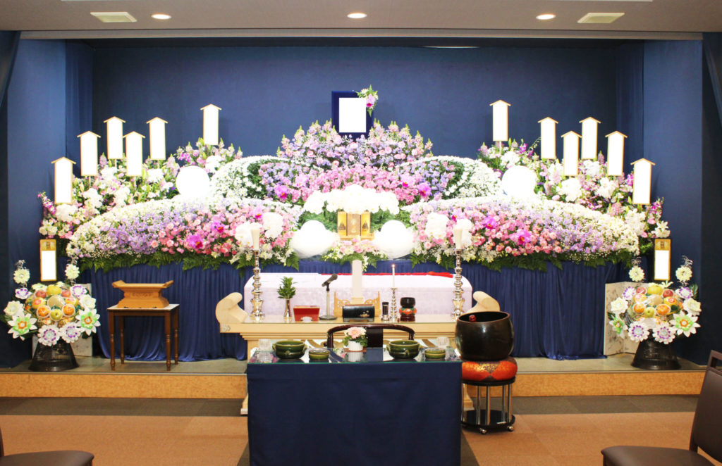 お花いっぱいの祭壇で送ったお葬式
