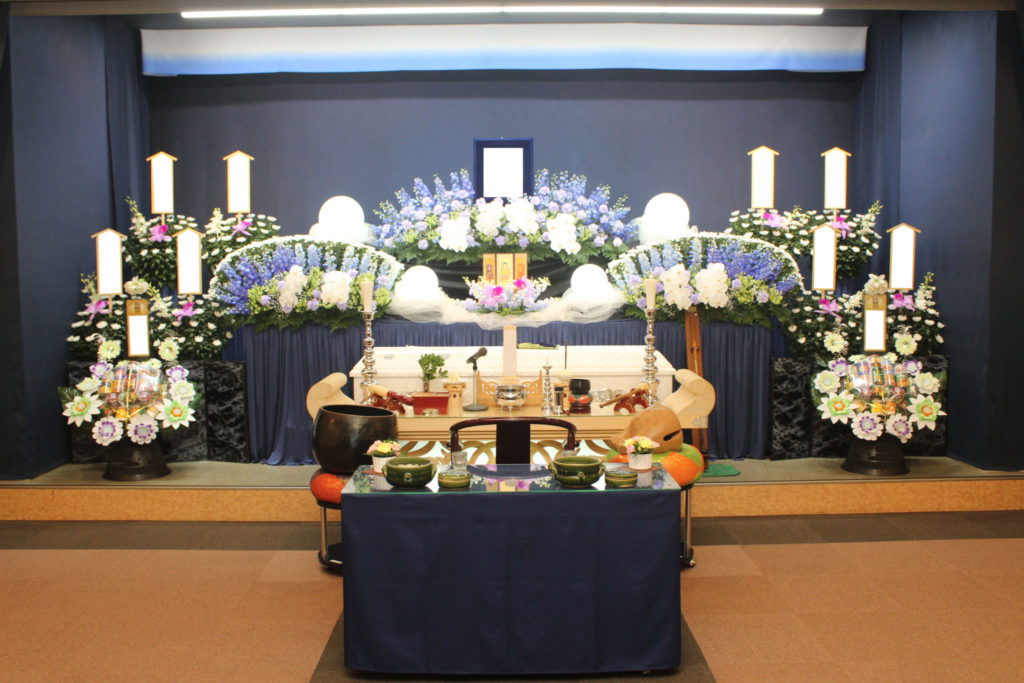 きれいなお花の祭壇で送った家族葬