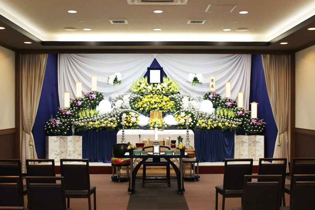 華やかな祭壇で送る家族葬